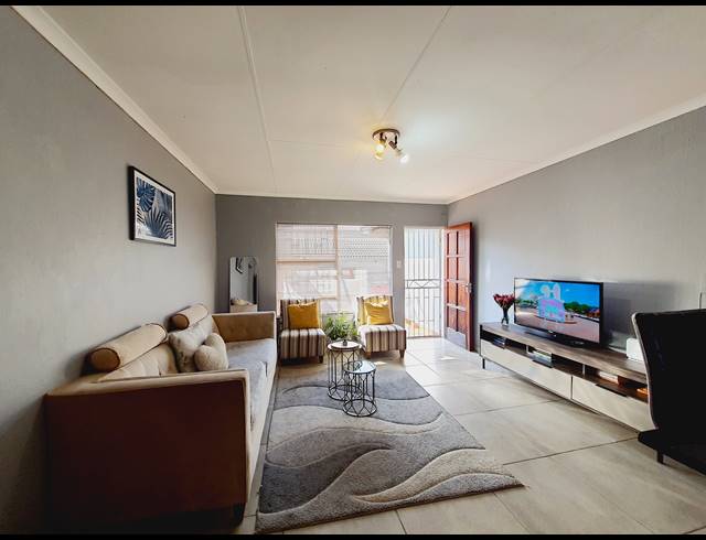 2 BEDROOM APARTMENT FOR SALE IN OAKDENE
